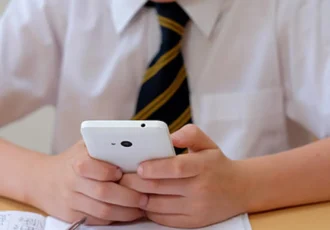 Students Should be Allowed to use Smart Phones in School?